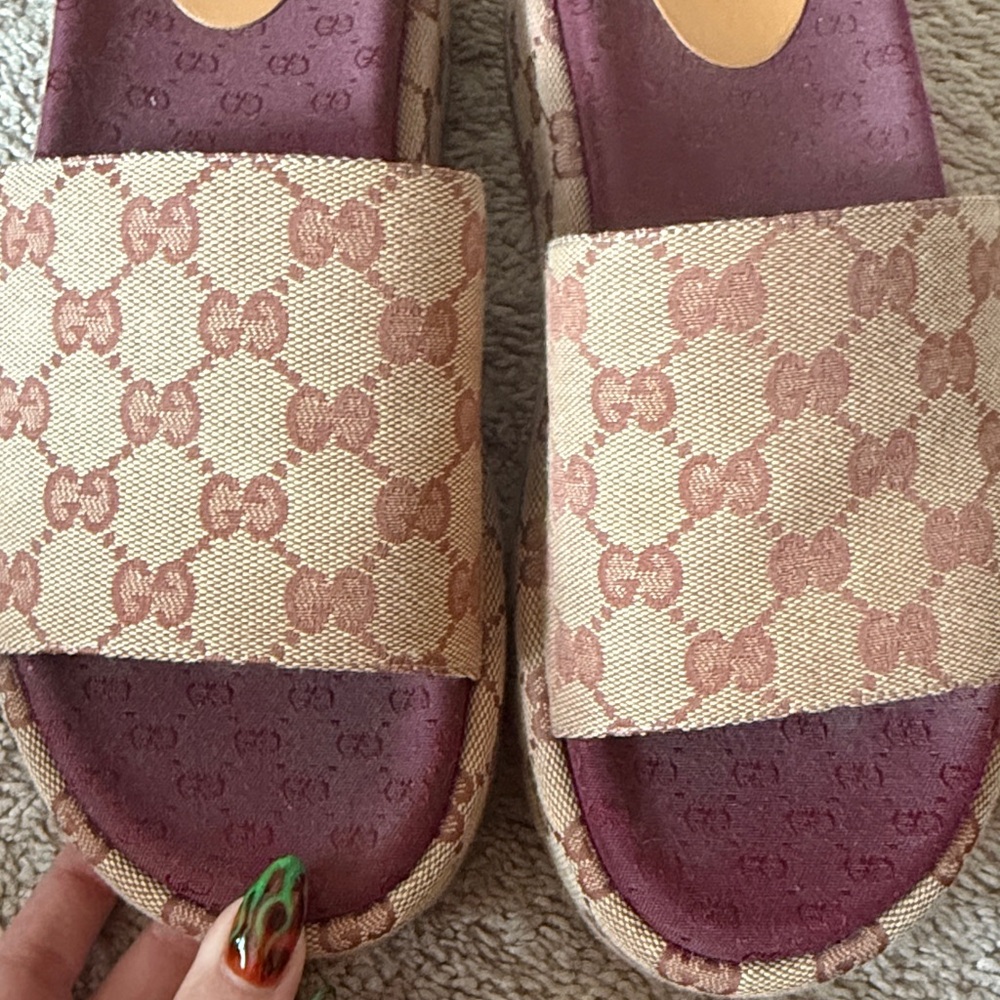 Gucci Beige and Burgundy Sandals - Picture 7 of 11
